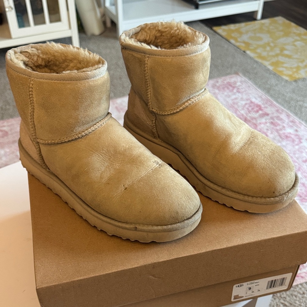 UGG Classic Mini II